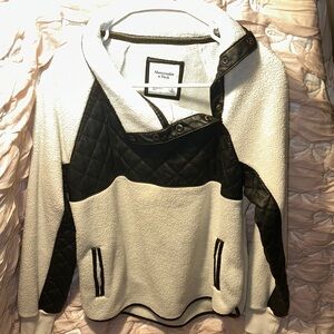 Abercrombie & Fitch Black and Cream Sweater